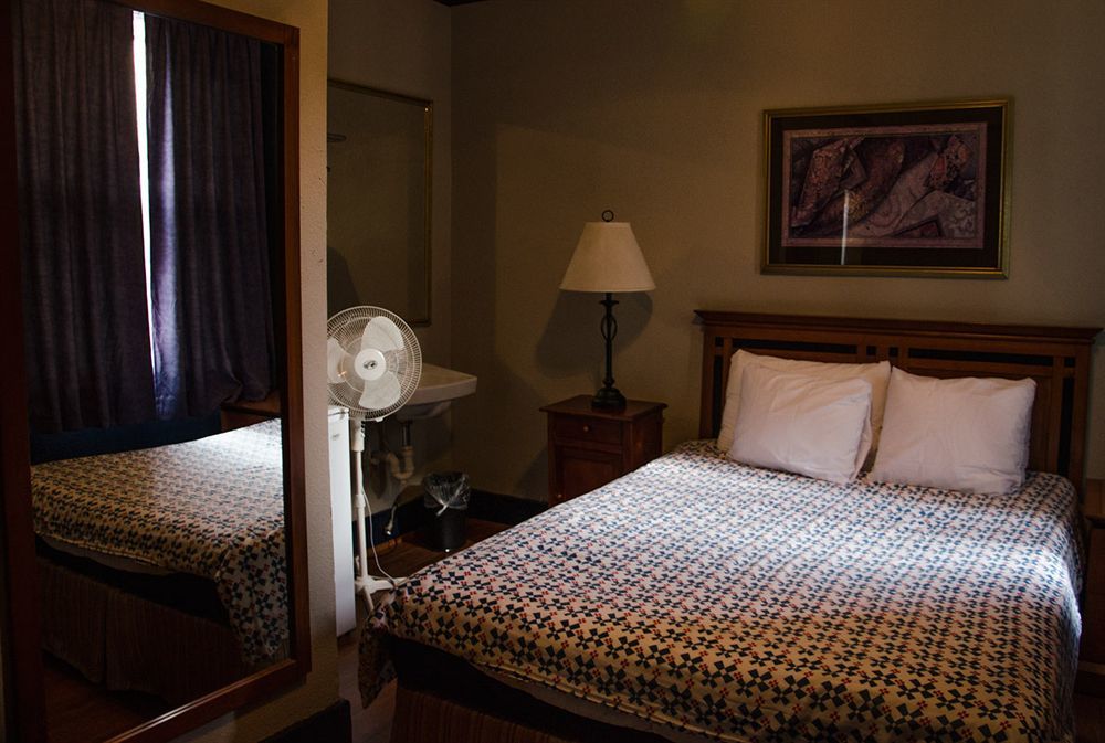 Hotel Ambassador Ванкувер Экстерьер фото