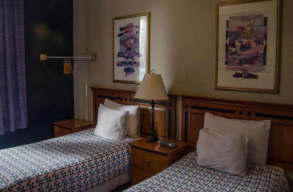 Hotel Ambassador Ванкувер Экстерьер фото