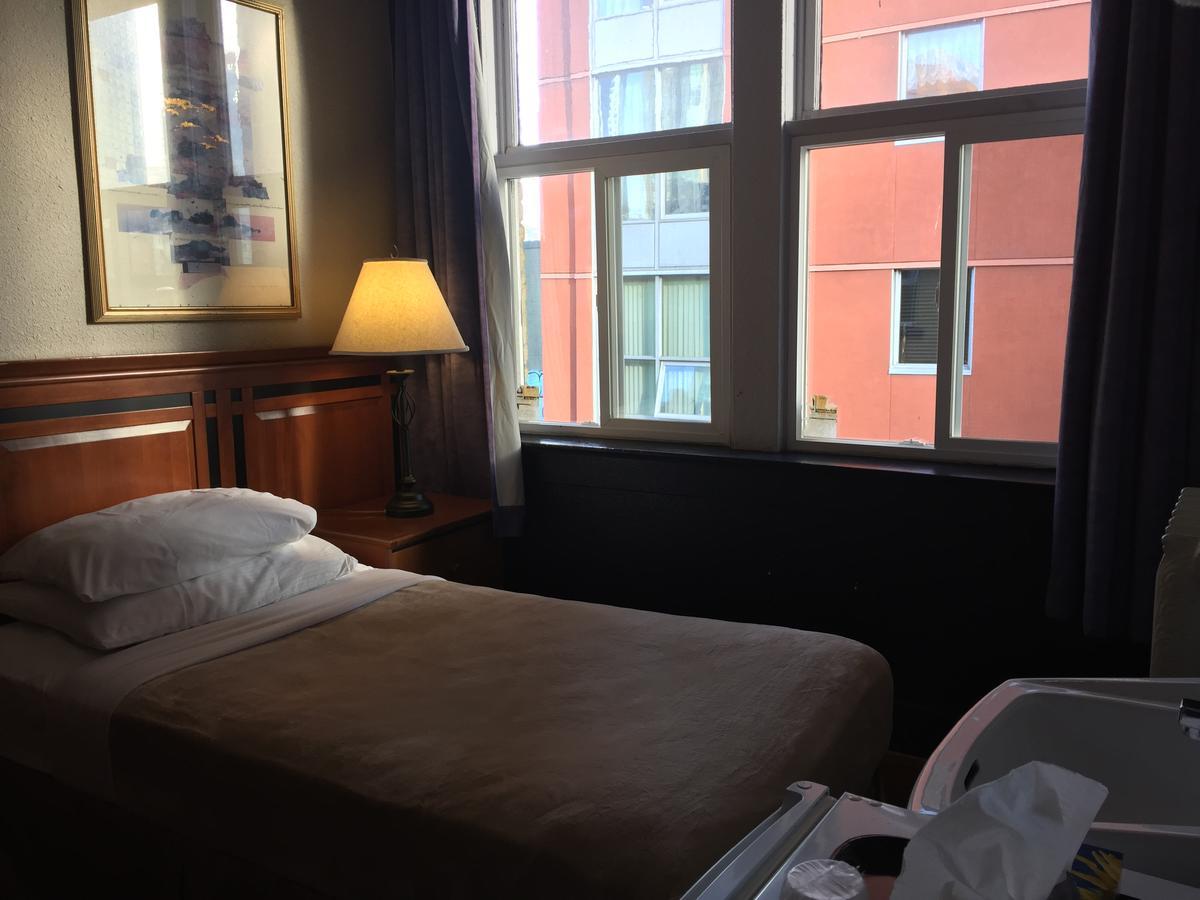 Hotel Ambassador Ванкувер Экстерьер фото
