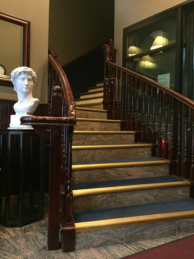 Hotel Ambassador Ванкувер Экстерьер фото