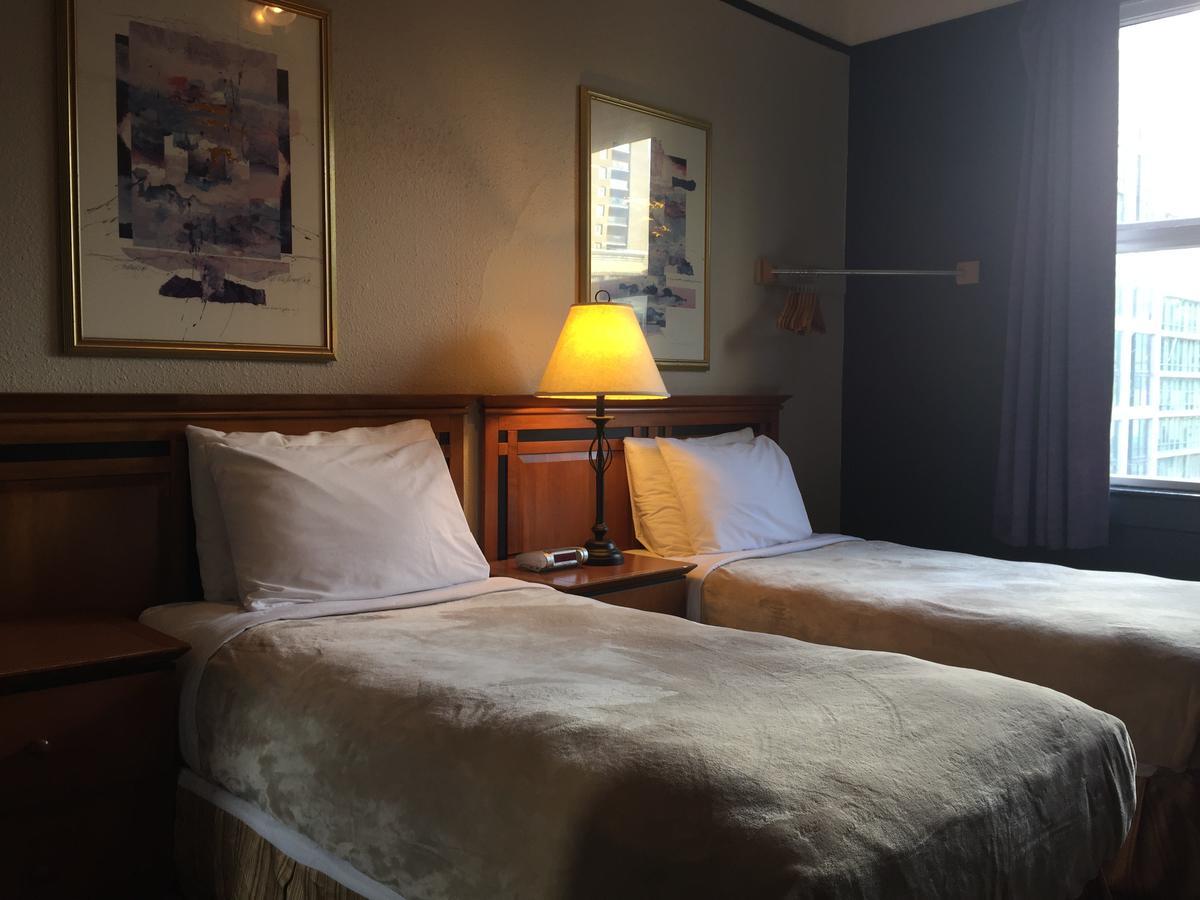 Hotel Ambassador Ванкувер Экстерьер фото