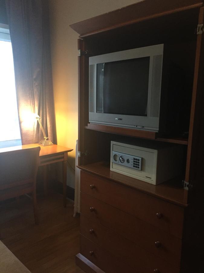 Hotel Ambassador Ванкувер Экстерьер фото