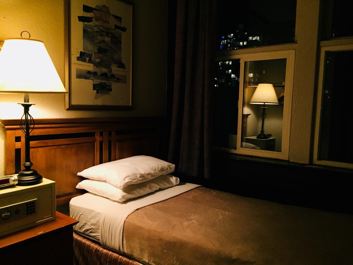Hotel Ambassador Ванкувер Экстерьер фото