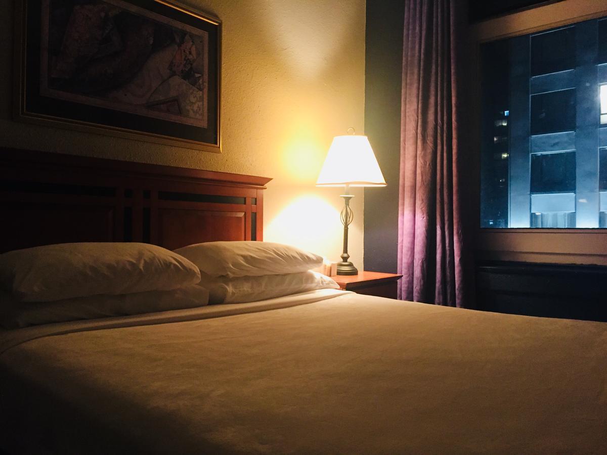 Hotel Ambassador Ванкувер Экстерьер фото