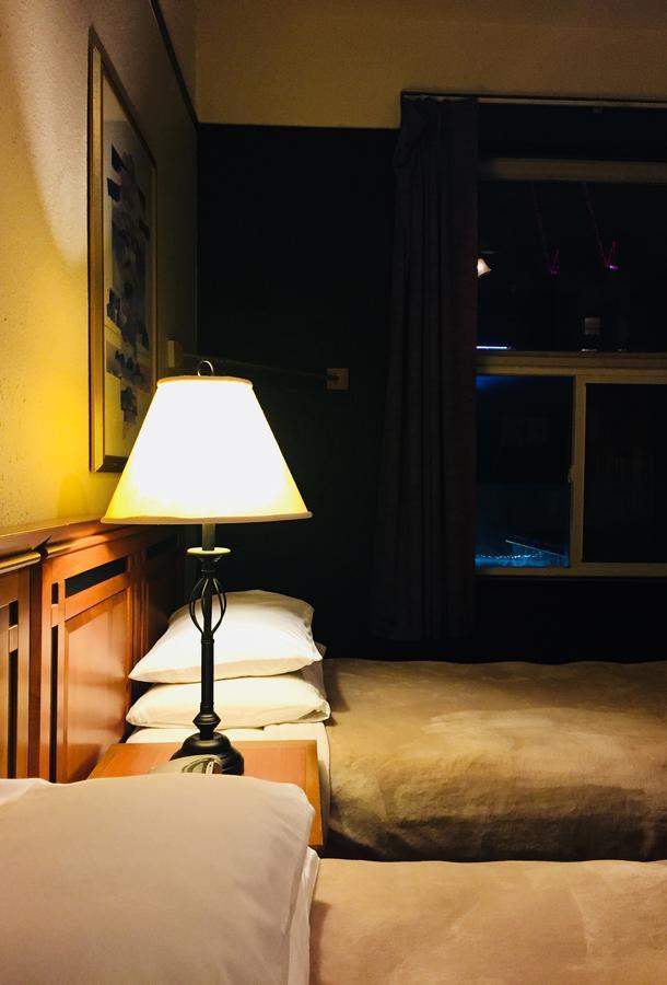 Hotel Ambassador Ванкувер Экстерьер фото