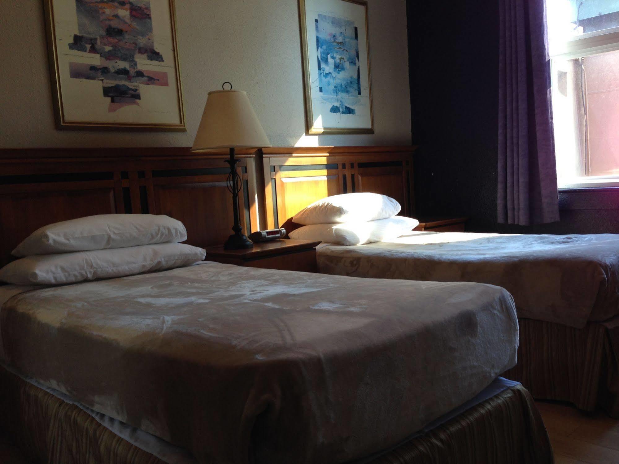 Hotel Ambassador Ванкувер Экстерьер фото