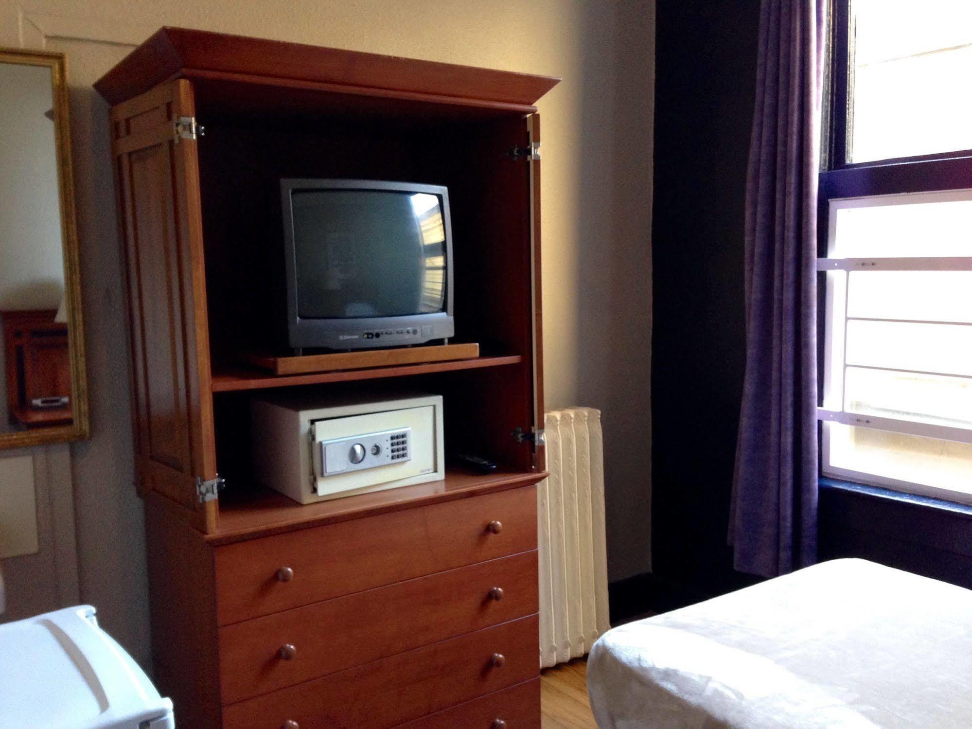 Hotel Ambassador Ванкувер Экстерьер фото